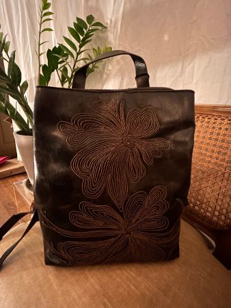 Kleiner brauner Desigual Rucksack mit Blumenstickerei