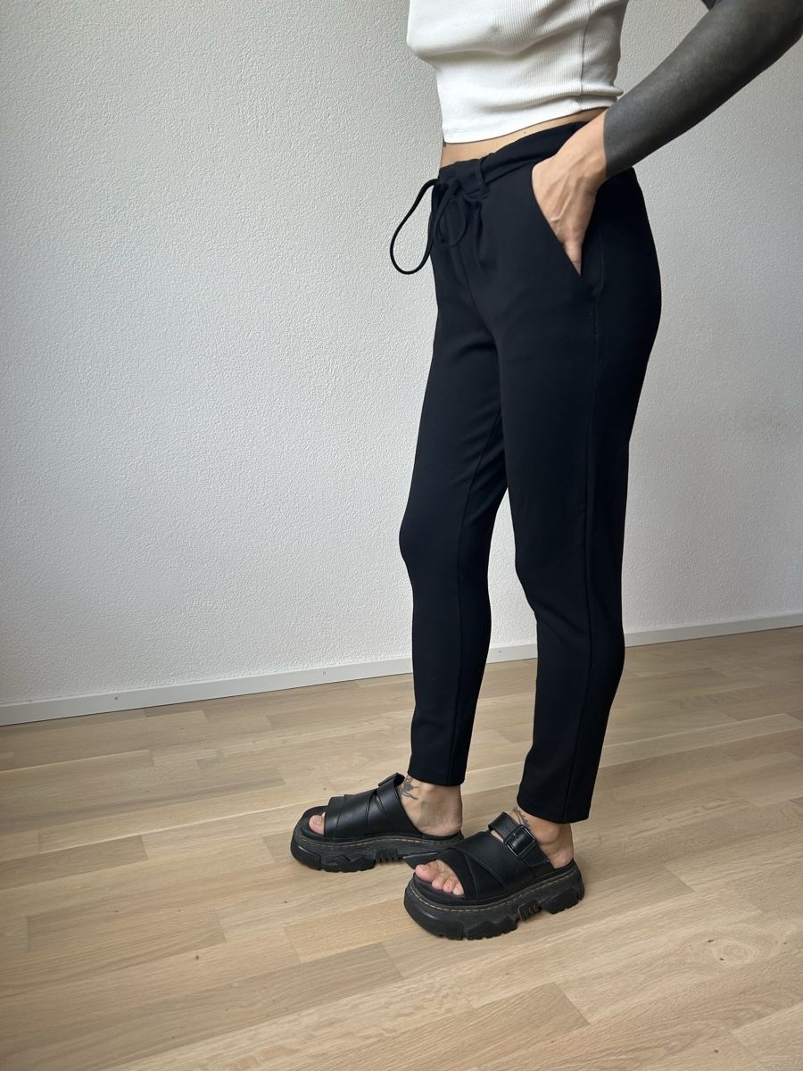 Pantaloni: Damen Hose schwarz – Usato da Zürich venduto da JN-MZ67676767 2