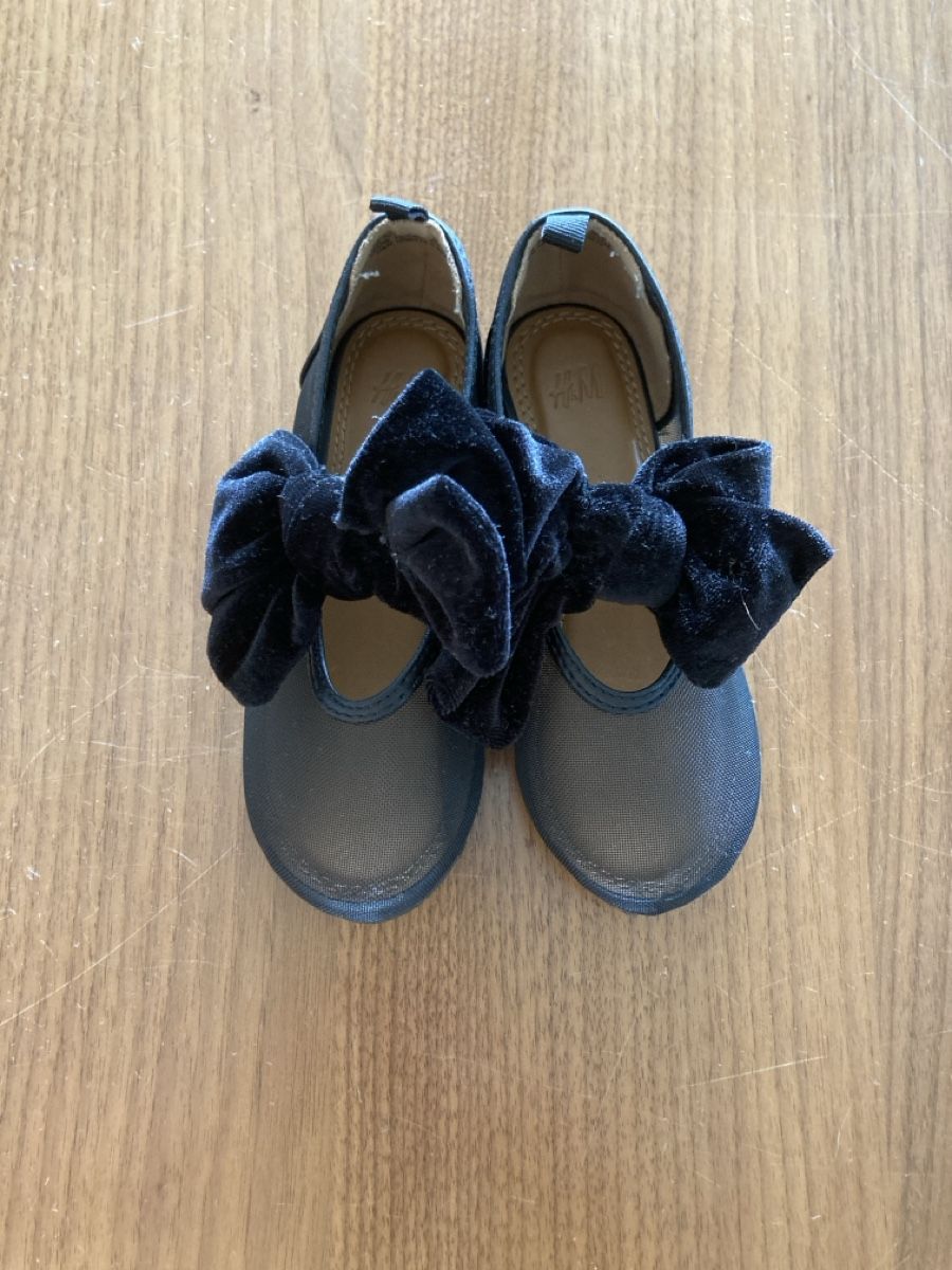 H&M Scarpe per ragazze: Ballerinas in der Grösse 27 – Usato da Wauwil venduto da alessandrea82