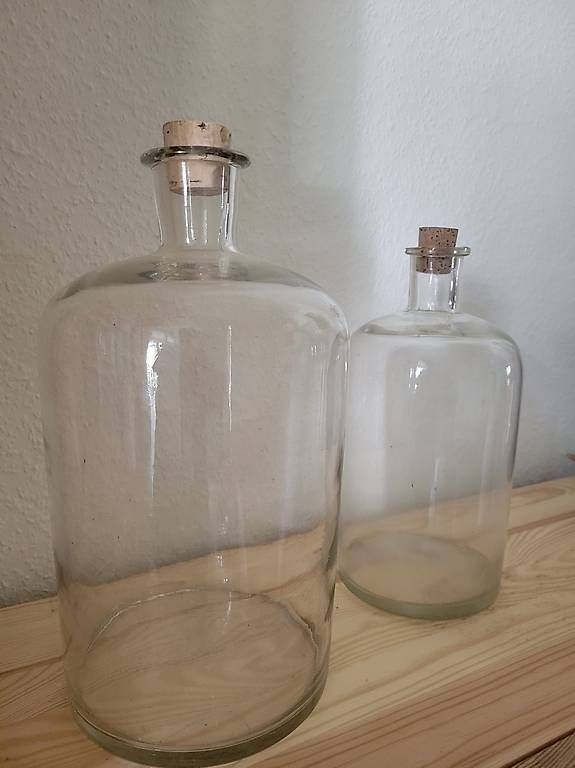 Apparecchiature e tecnologia a gas: 2 Deko Glasflaschen – Usato da Basel venduto da the_c8bv