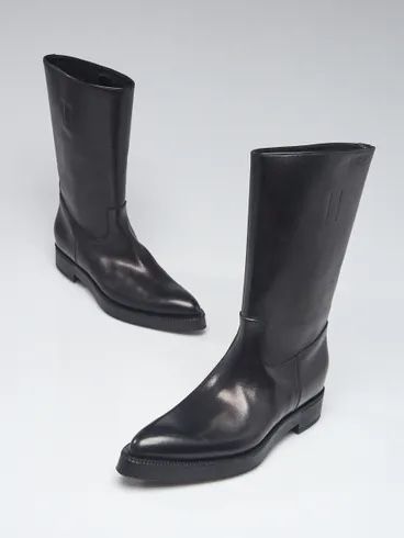 Prada Scarpe da donna: Prada Black Leather Pointed Toe Lug Sole Mid-Calf Boots – Usato da Münchenstein venduto da B771 1