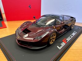 Ferrari La Ferrari Diecast in rosso rubino  1/18