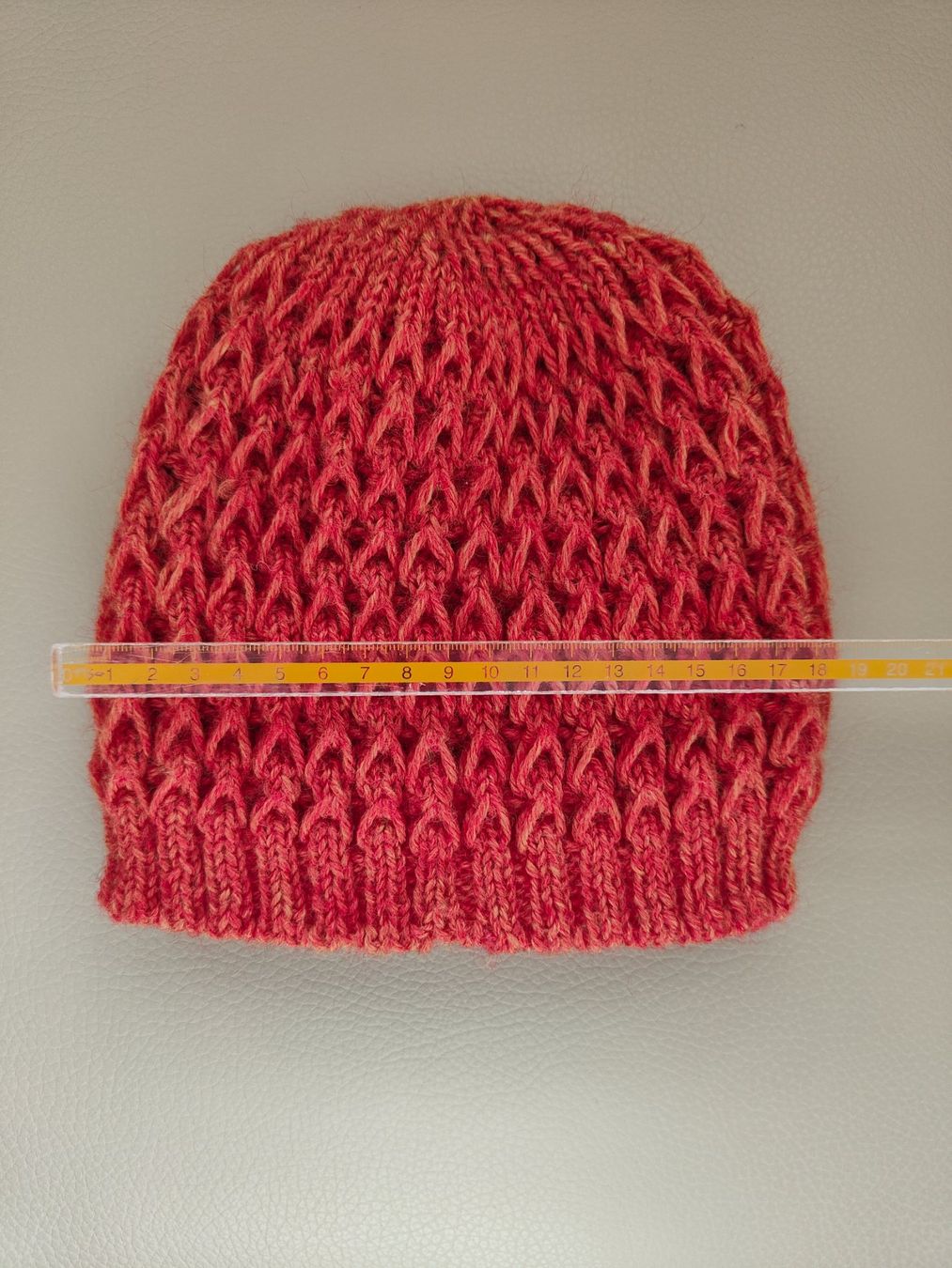 Copricapi, berretti & cappellini: Beanie, Einzelstück, handgestrickt – Nuovo e nell'imballaggio originale da Rümlang venduto da 21f 2