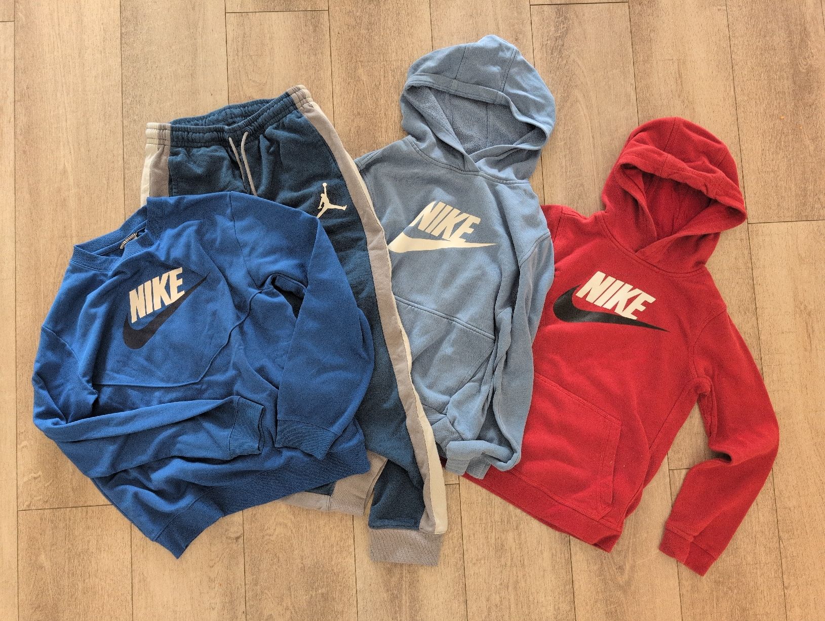 Nike Lotti & Set di vestiti: Nike Set, 4Teile, gr158-170 – Usato da Hagneck venduto da fischli80
