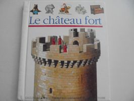 " le Château Fort " livre avec pages transparentes