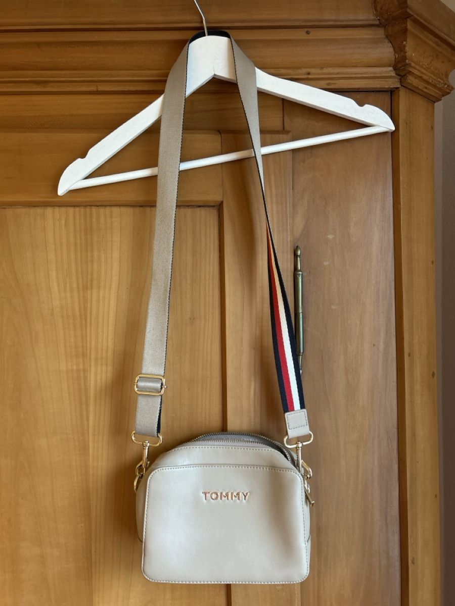 Tommy Hilfiger Borse da donna: Beige Tommy Hilfiger Tasche – Usato da Adlikon b. Regensdorf venduto da Huegeler