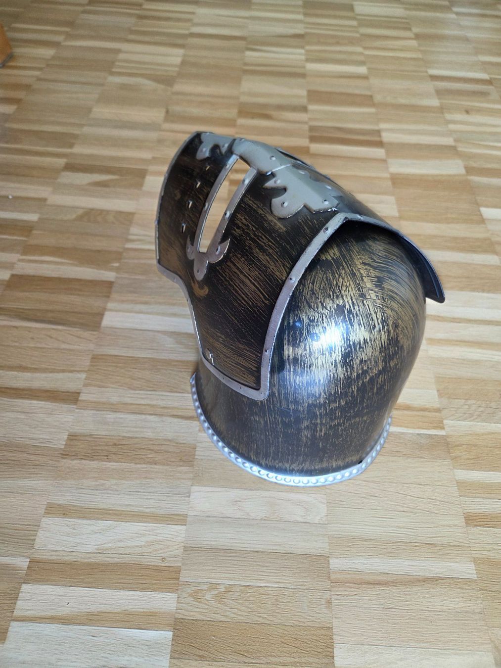 Abiti antichi: Ritterhelm (Kinder) – Usato da Schwerzenbach venduto da Wullschleger_1886 1