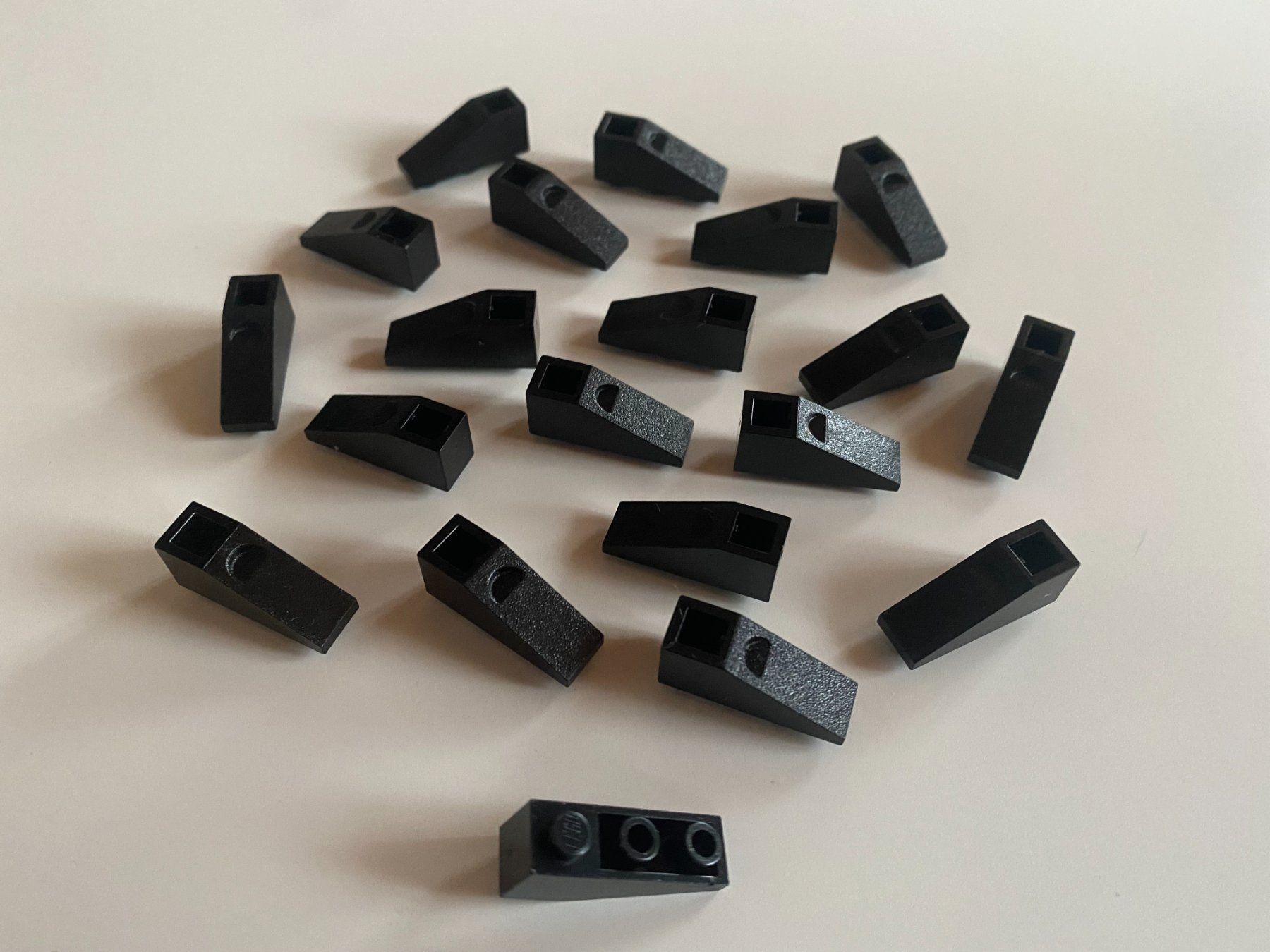 Lego Giocattoli: LEGO - 20 - SCHWARZE - NEGATIVE - SCHRÄG - STEINE – Usato da Gelterkinden venduto da ajdt4