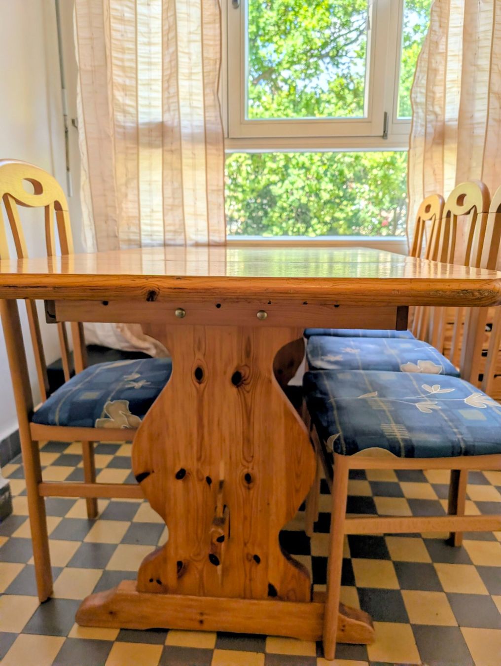 Tische: Table à manger en bois massif – Gebraucht aus Genève von Maria11 2