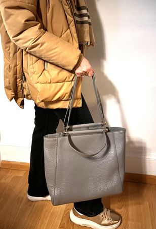 Coccinelle Ledertasche hellgrau – echtes Leder 45x30 cm