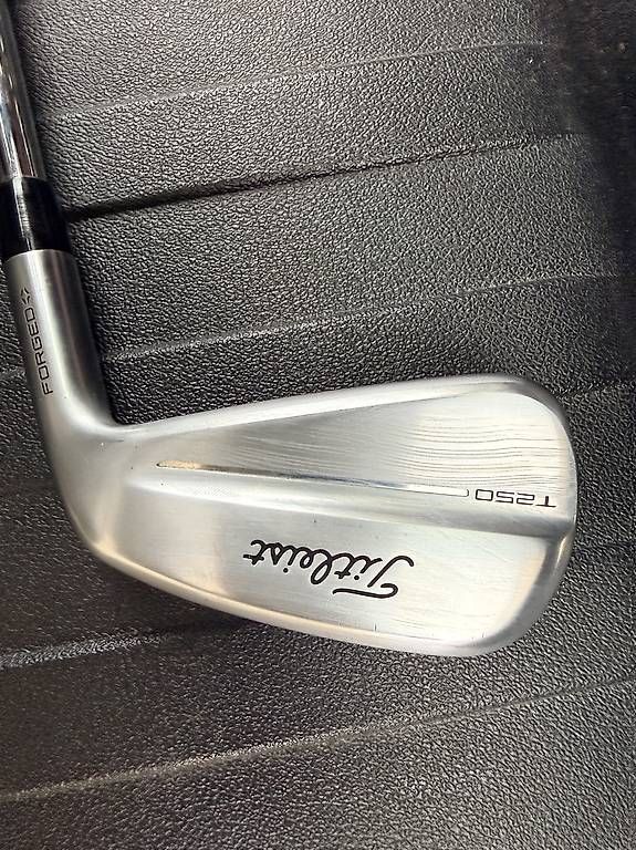 Schläger & Sets: Fer 6 Titleist t250 stiff – Gebraucht aus Genève von mcr_q8bn