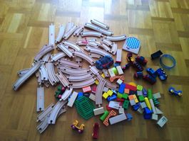 BRIO SCHIENEN + ZUG INKL. Zubehör  Teile BATTERIEANTRIEB!!