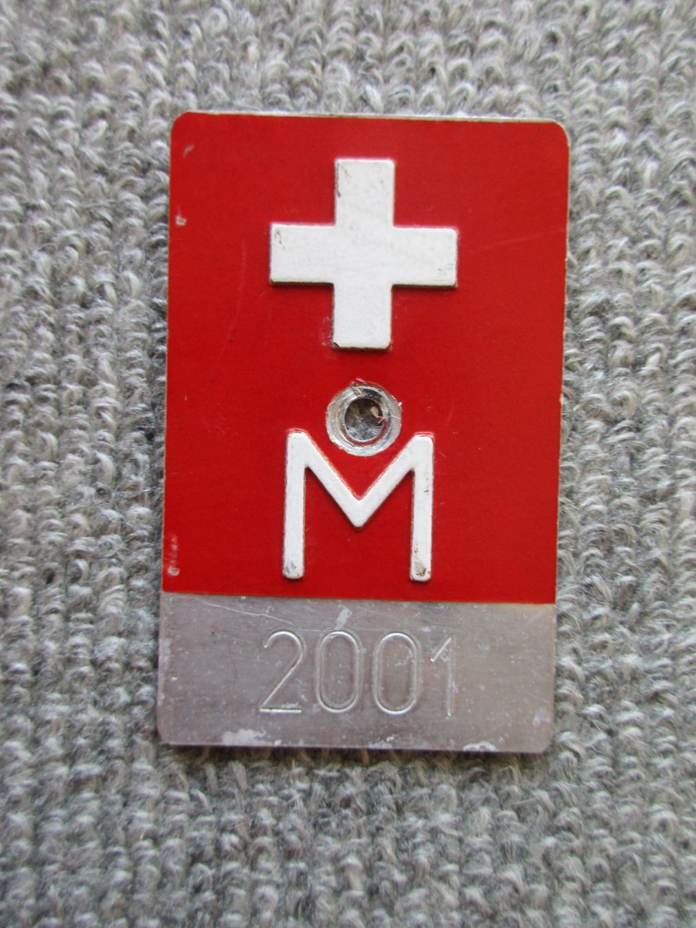 Schweizer Armee Insegne: Militär-Velonummer "M 2001" der Schweizer Armee – Usato da Schafisheim venduto da reno007