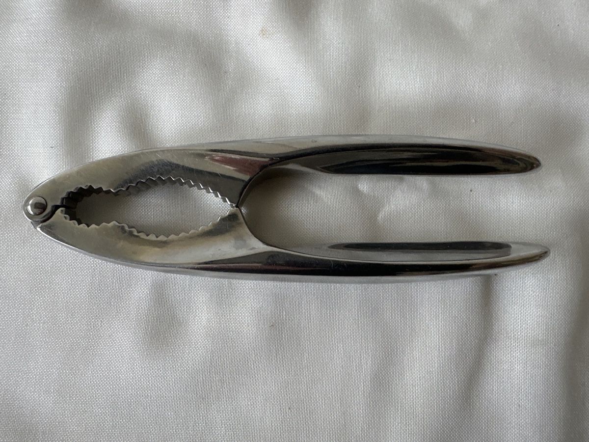 Küchengeräte: Nussknacker Edelstahl hochwertig 17cm – Gebraucht aus Zürich von Chaeffeler