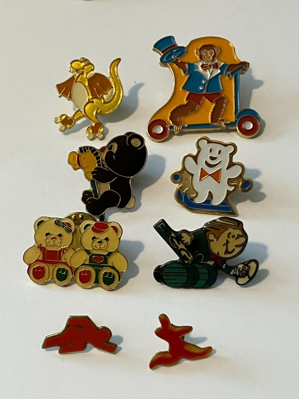 Placchette & Badge: 8 Pin Figuren (7) – Usato da Basel venduto da djwwpp