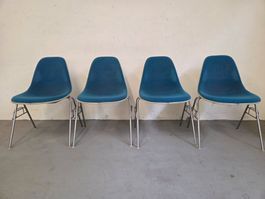 4x Vitra / Eames Chairs / Polster ist in gutem Zustand
