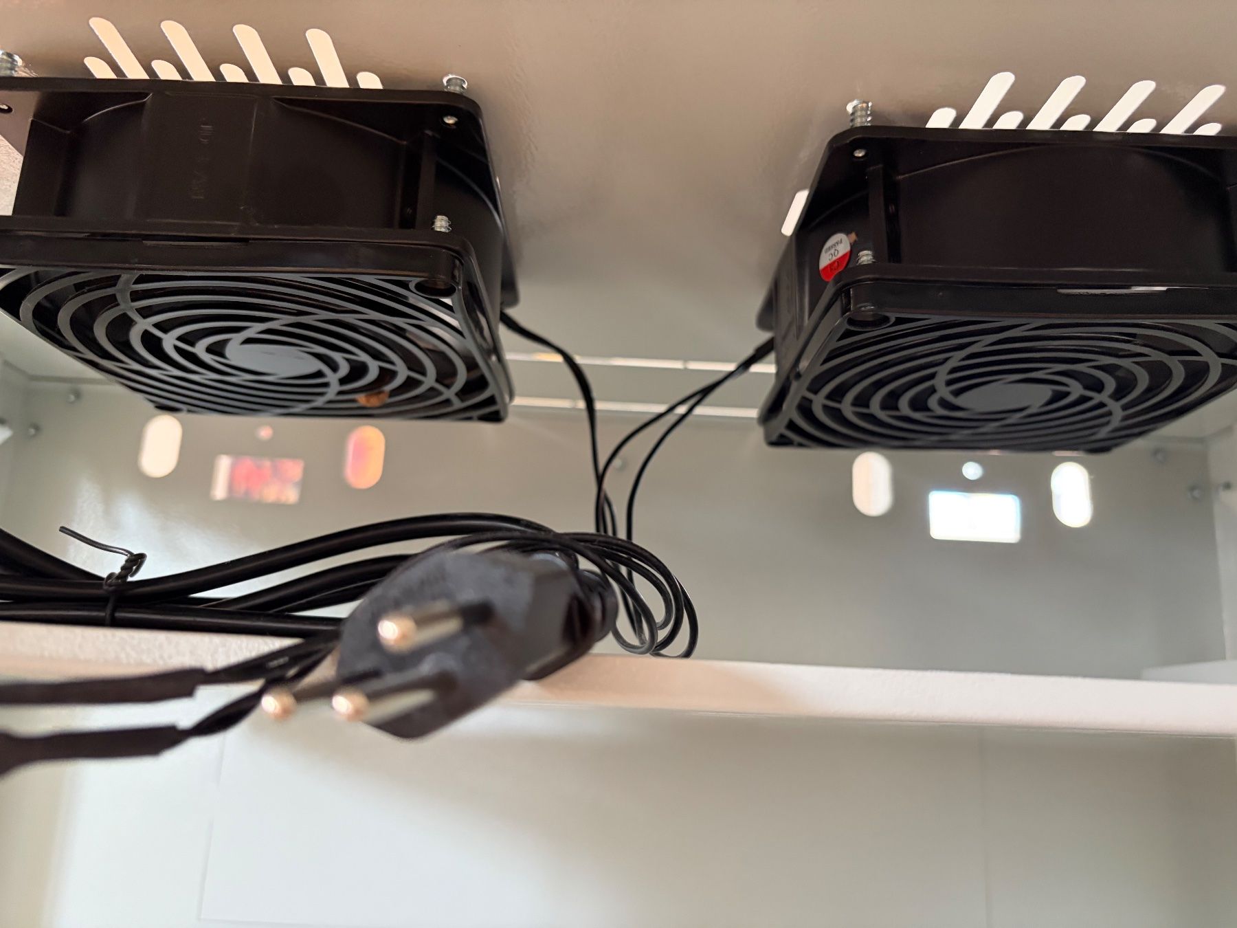 Racks & Ständer: Digitus 7HE Dynamic Basic Serverschrank – Gebraucht aus Zürich von lfranck 5