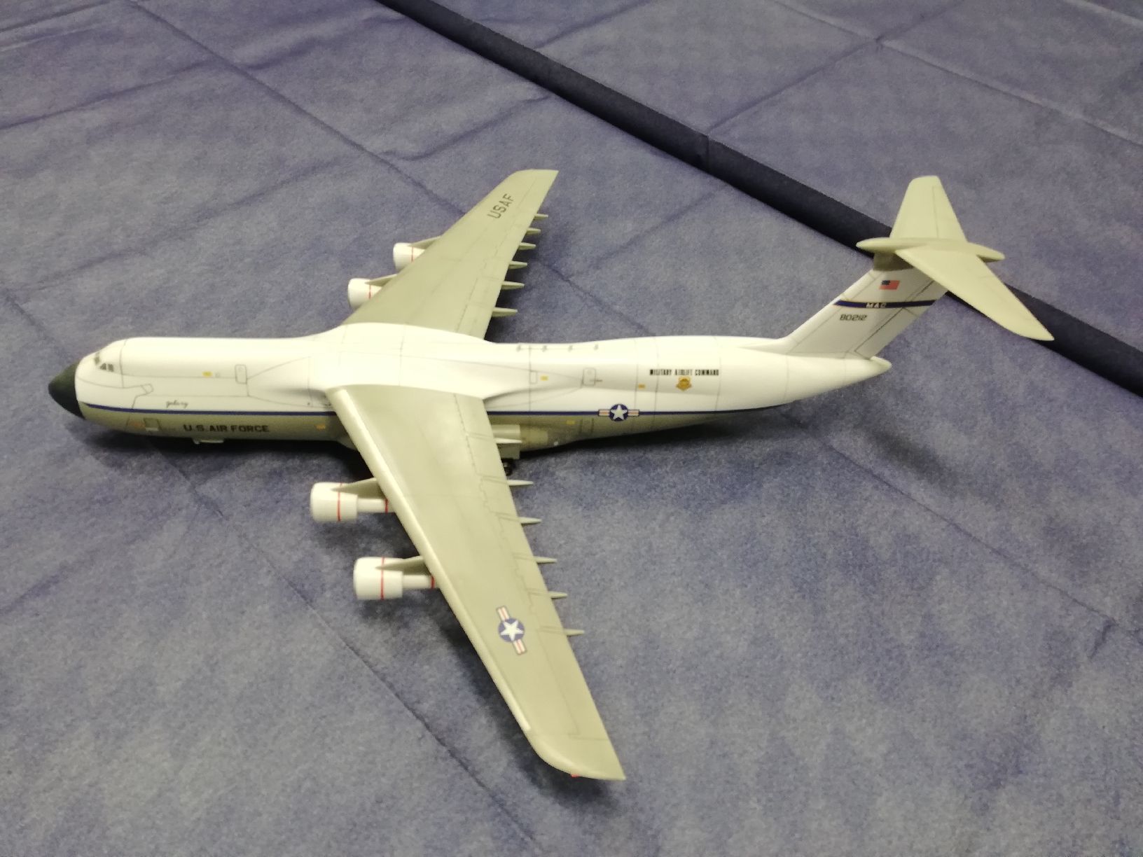 Modellbausätze & Standmodelle: Flugzeugmodell Lockheed C-5 Galaxy U.S. Air Force 1:144 – Gebraucht aus Luzern von Amenophis1 1