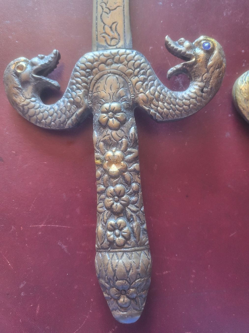 Tutte le decorazioni: 2 dekorative Schwerte aus Messing mit Gravur – Usato da Untersiggenthal venduto da vonberner 7