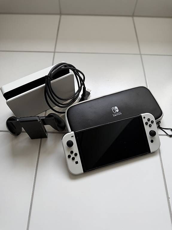 Nintendo Console: Nintendo Switch OLED Konsole – Usato da St. Gallen venduto da kev_6dm5 1