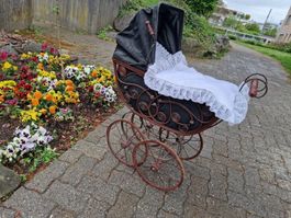 Vintage Puppenwagen – Nostalgie pur mit Spitze