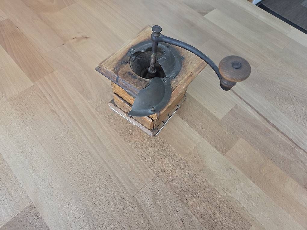Appareils de cuisine: Antike Kaffemühle – D'occasion à Hittnau par Vanessa1490 2