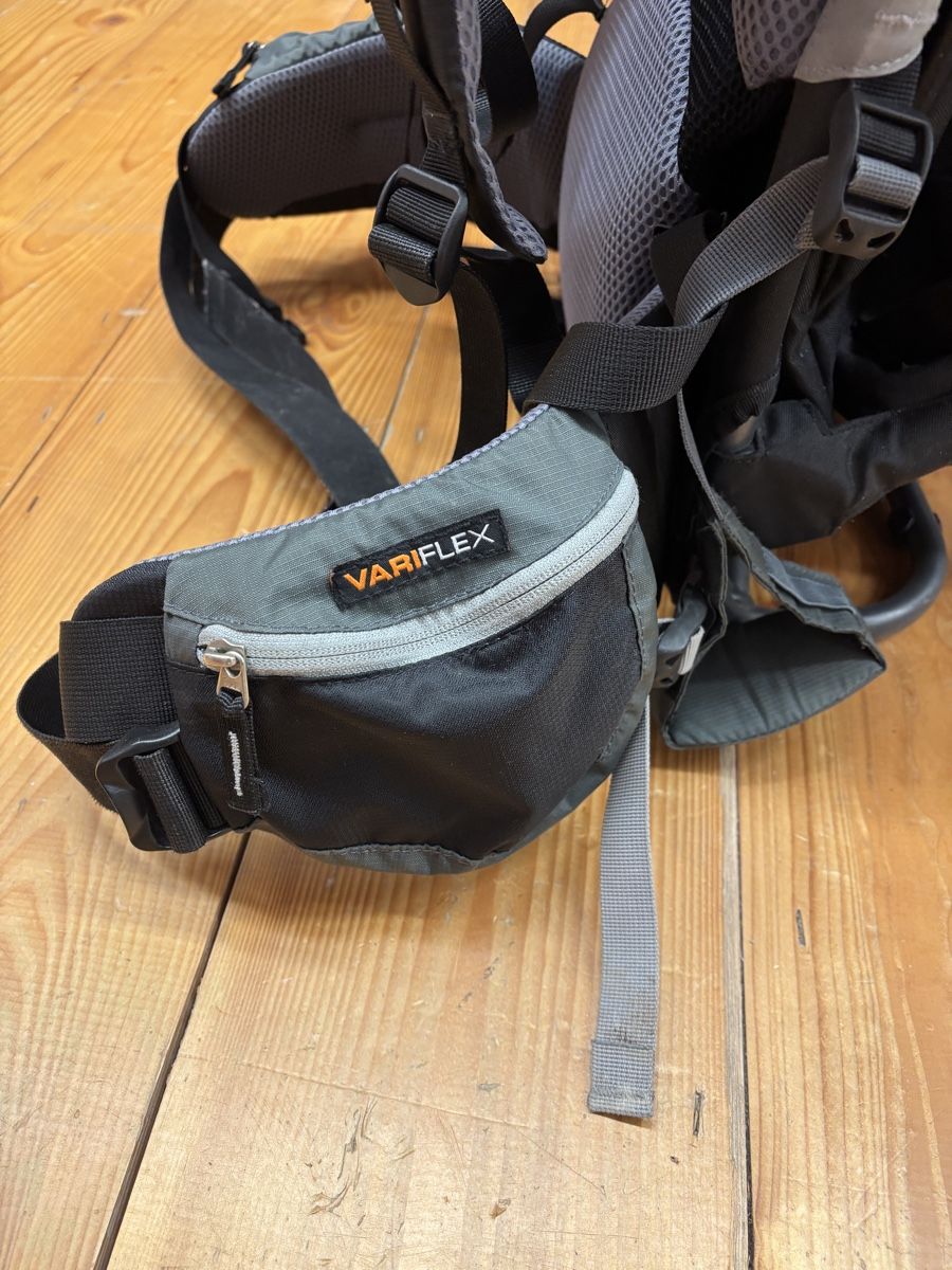 Deuter Marsupi portabebè: Deuter Kindertrage Aircontact Varifit – Usato da Büren an der Aare venduto da Nikito2001 1