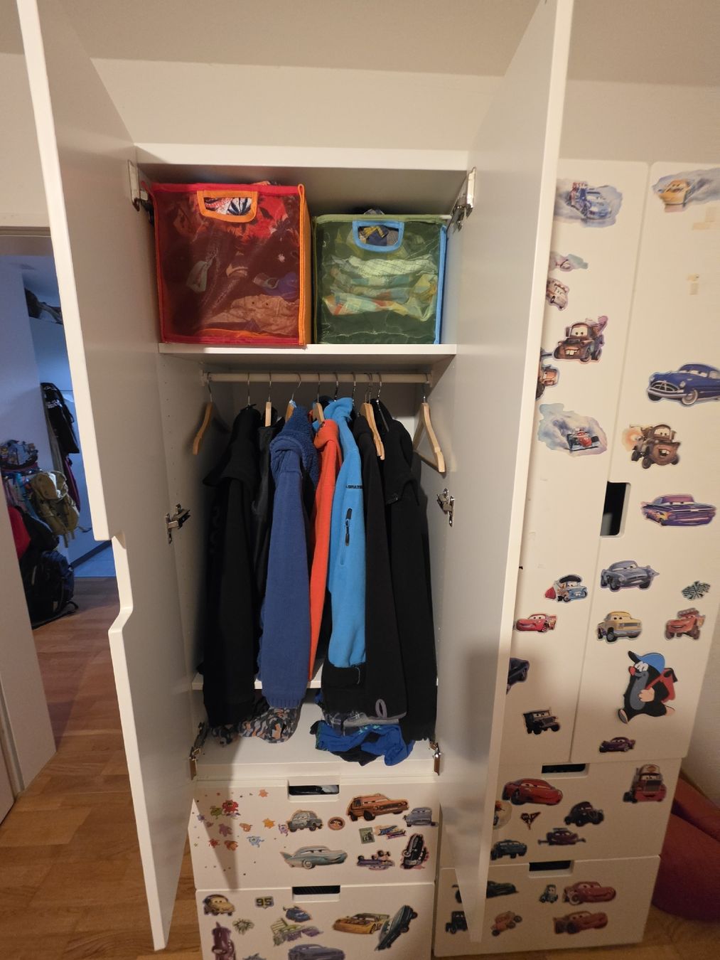 Ikea Armadi: Kinder Kleiderschrank von Ikea – Usato da Birmensdorf ZH venduto da eva_9hvs 1
