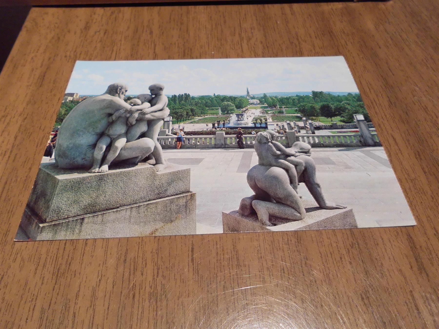 Cartoline postali: Ansichtskarte Vigelandsparken Oslo, Norw – Usato da Zürich venduto da Motzkuh