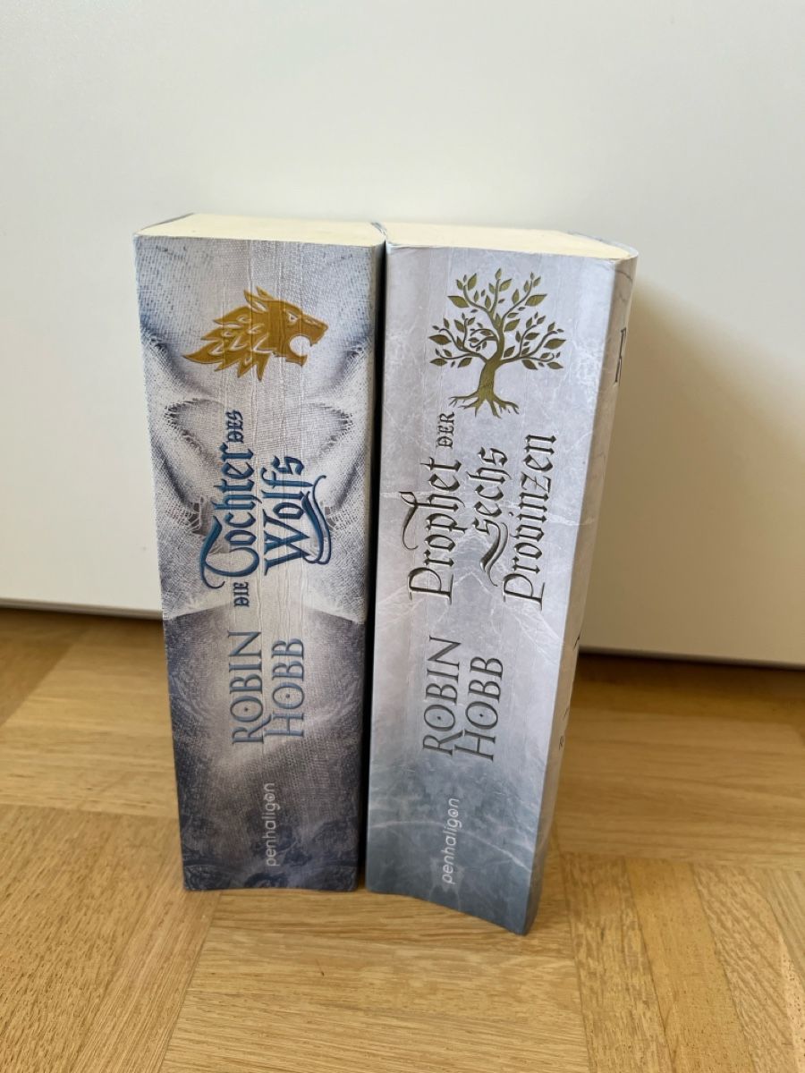 Livres: Robin Hobb Bücher Set Tochter des Wolfs Prophet der Sechs – D'occasion à Zürich par Kleanthy 3