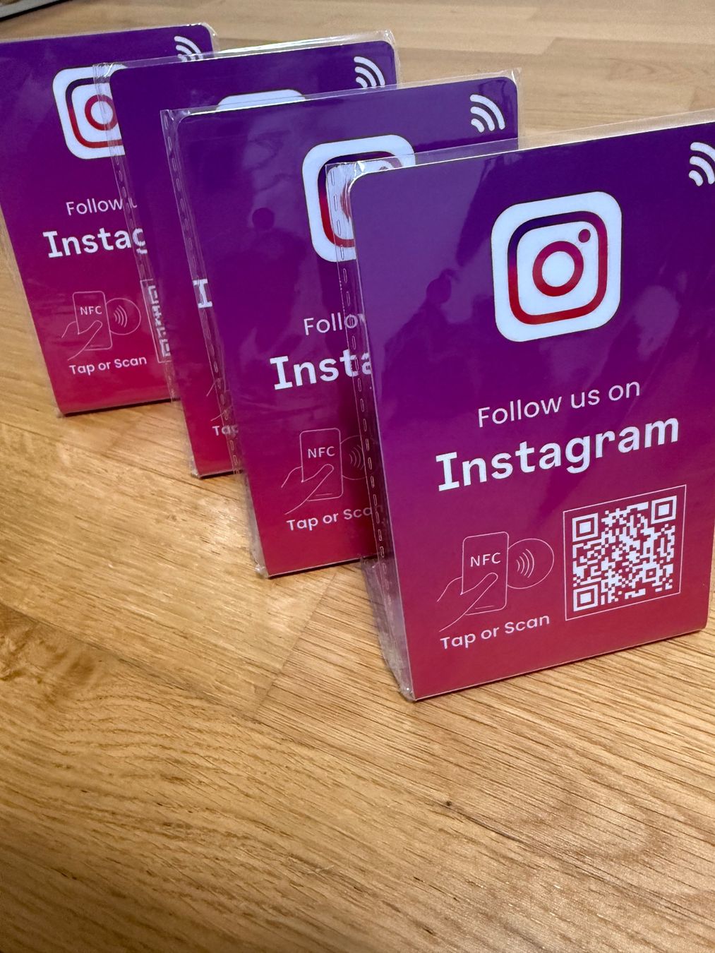 Allestimento di negozi e stand fieristici: Instagram NFC-Tischaufsteller – Nuovo e nell'imballaggio originale da Felsberg venduto da Tapnow.ch 2