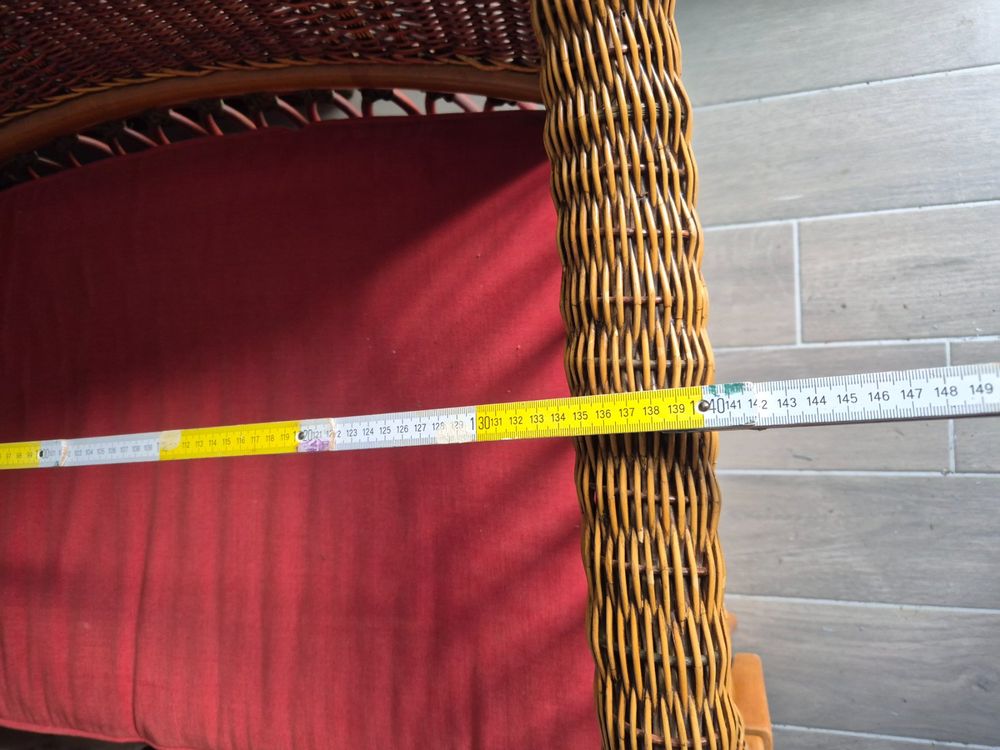 Ensemble pour poupée 1 table et 2 sièges en rotin/osier. Vintage années