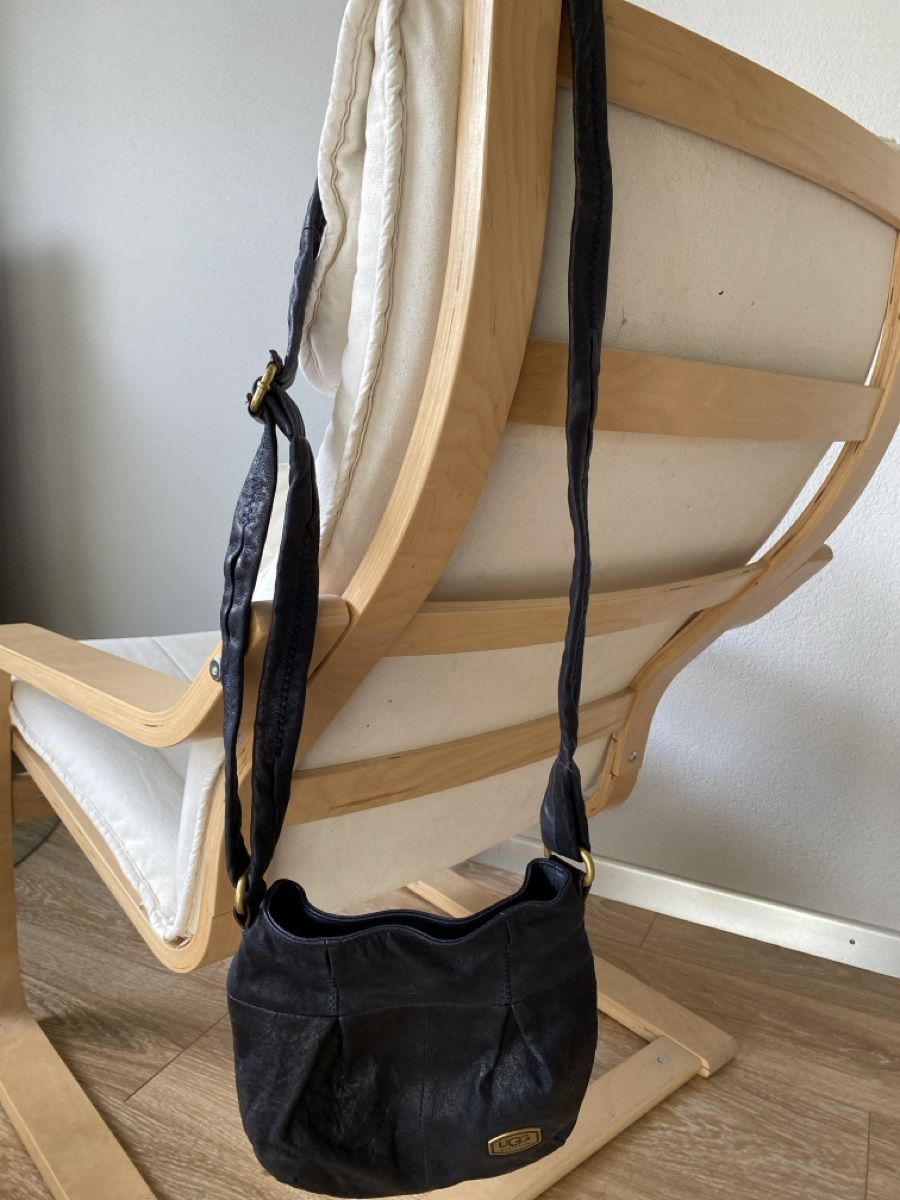 Ugg Borse da donna: Ugg Handtasche Leder dunkelblau – Usato da fraubrunnen venduto da Somu