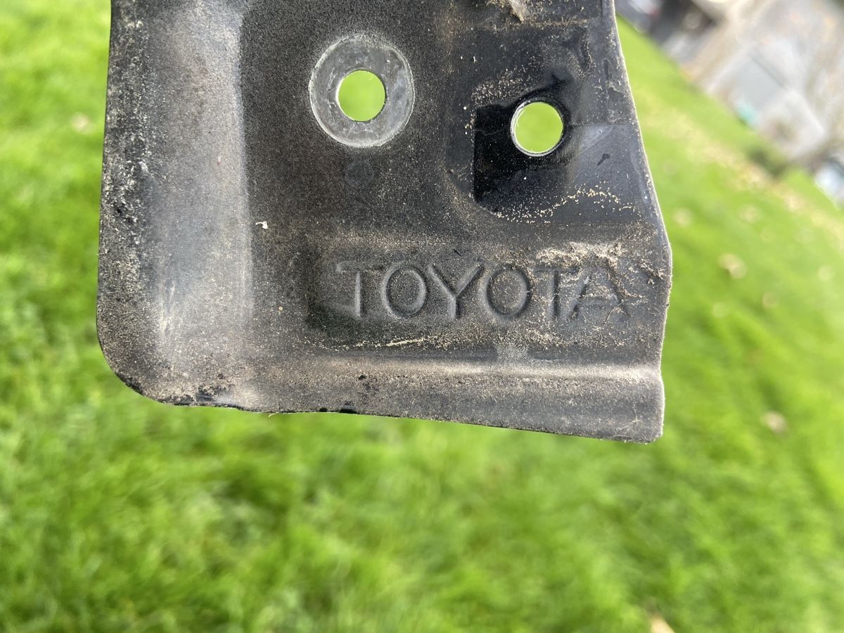 Toyota Alle Autoersatzteile: Toyota Yaris Kotflügel – Gebraucht aus Hettiswil von Lukezero02 4