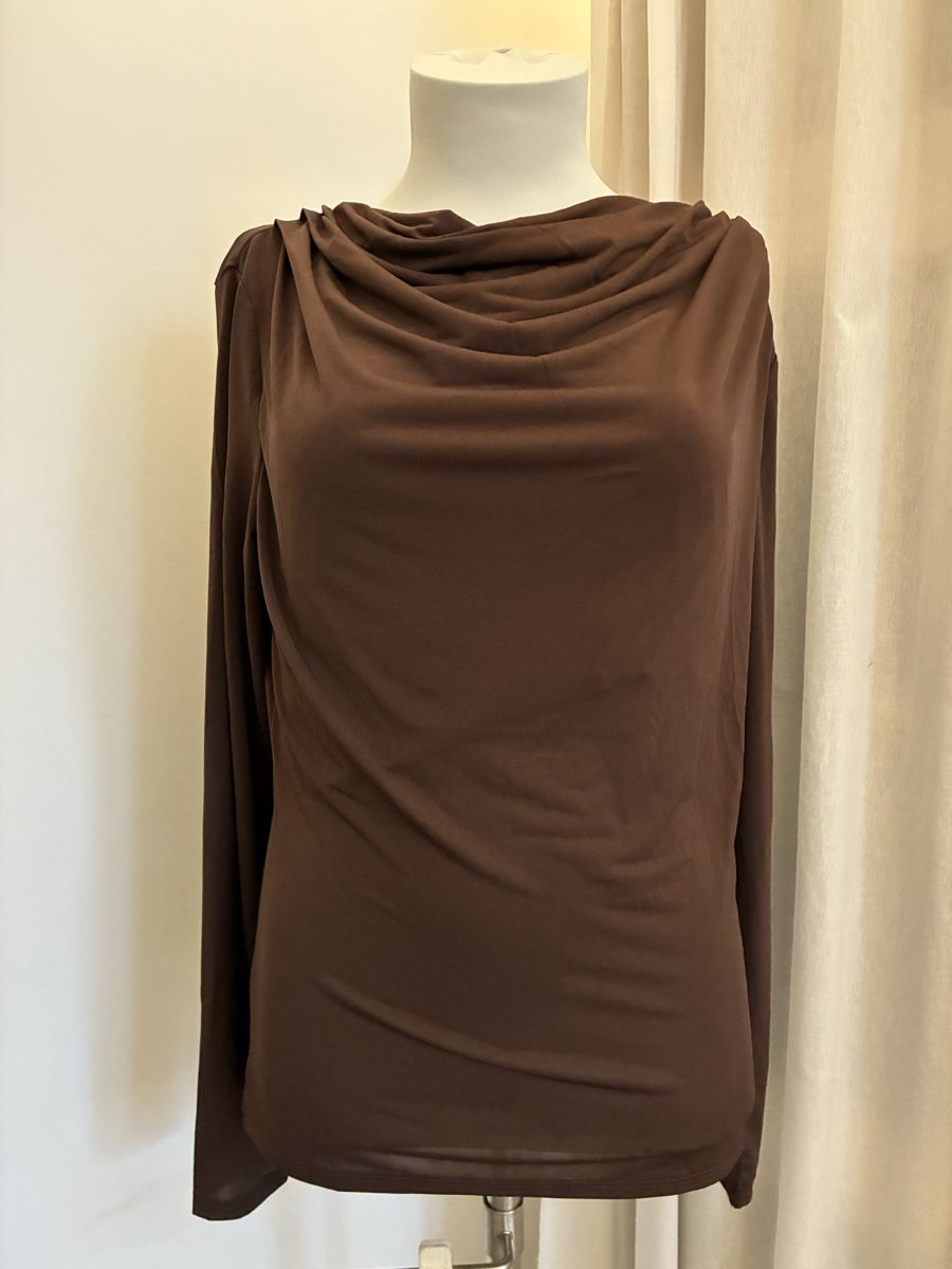 Top: Braunes Shirt mit Wasserfallausschnitt, Grösse M – Nuovo (secondo la descrizione) da Bäretswil venduto da Viechel