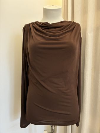 Braunes Shirt mit Wasserfallausschnitt, Grösse M