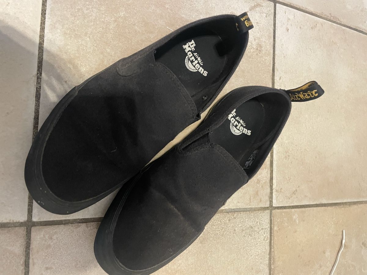 Dr. Martens Herrenschuhe: Dr. Martens Slip-on Schuhe  – Gebraucht aus Oberkirch LU von lea_skv5