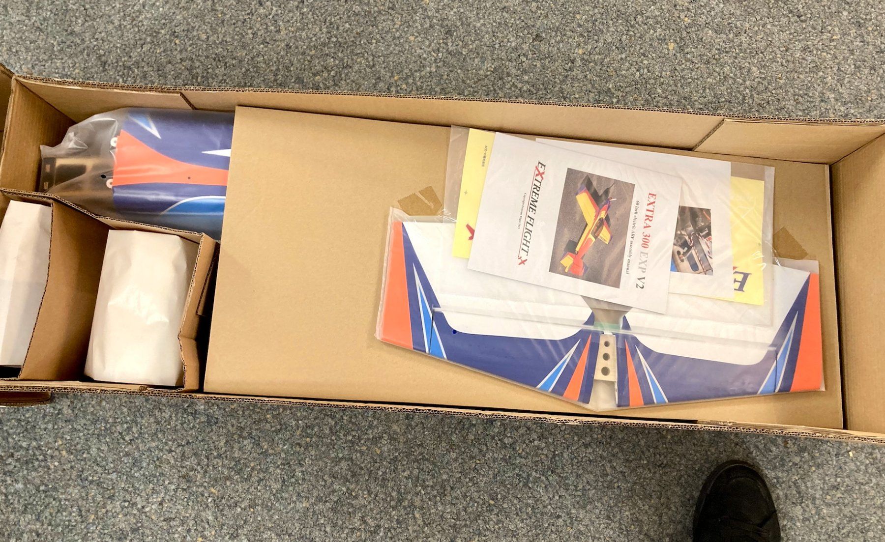 RC Modellbau: Extreme Flight 60" Extra 300-EXP V2 PLUS Orange/Blue/White – Neu und originalverpackt aus Lausanne von Techobby 3