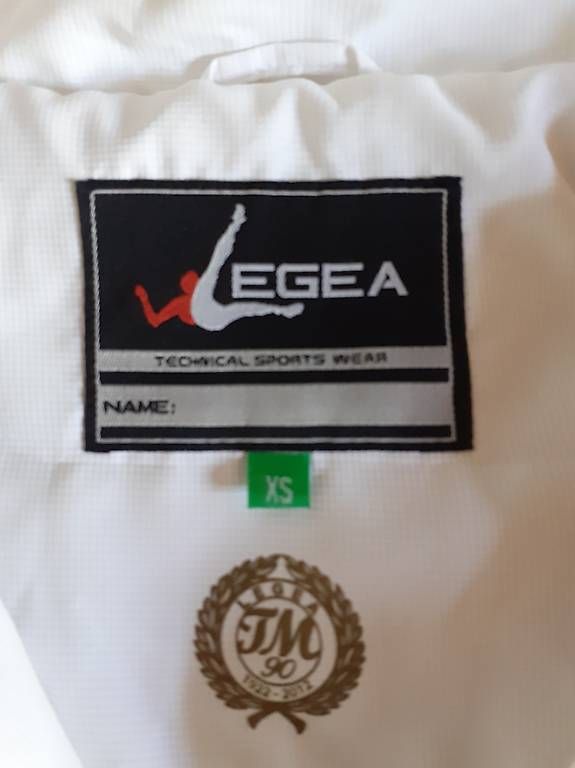 Jacken: LEGEA Sportjäckli XS – Gebraucht aus Brittnau von Gismo2012 2