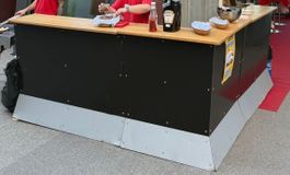Element-Bar mit Stromanschluss