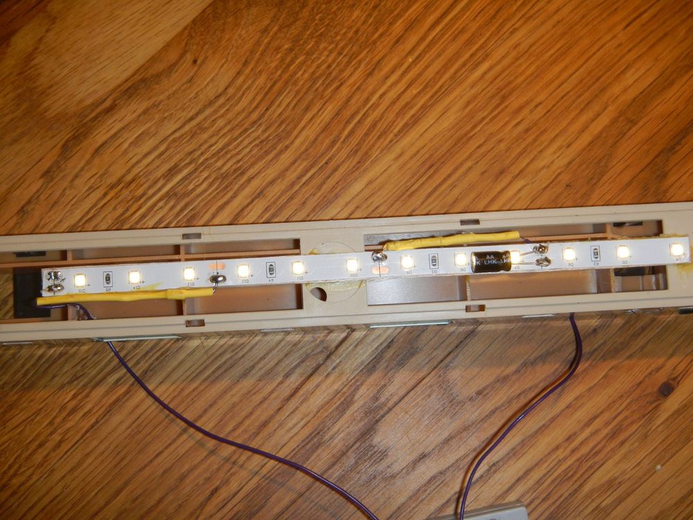 COPPIA N.2 LED CABLATI MM.3 COLORE LILLA-UV 12Vcc TRENI - Foto 9