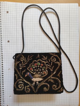 Herzige kleine Tasche mit Pfau-Stickerei