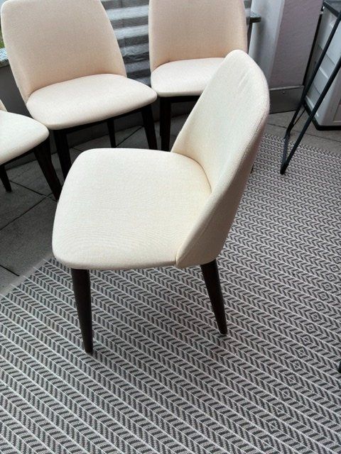 Sedie: Esszimmerstühle 4er Set hellbeige dunkelbraune Beine – Usato da Sarnen venduto da humag 3