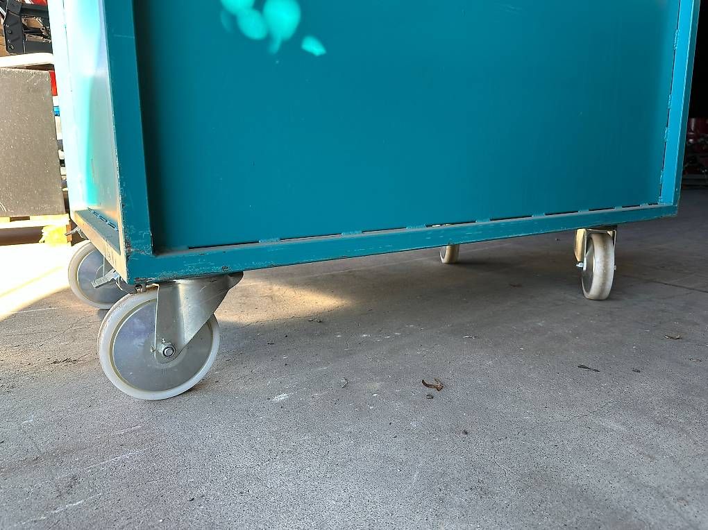 Korpus: Behälter mit Rollen Rollcontainer – Gebraucht aus Burgdorf von Sennratz 2