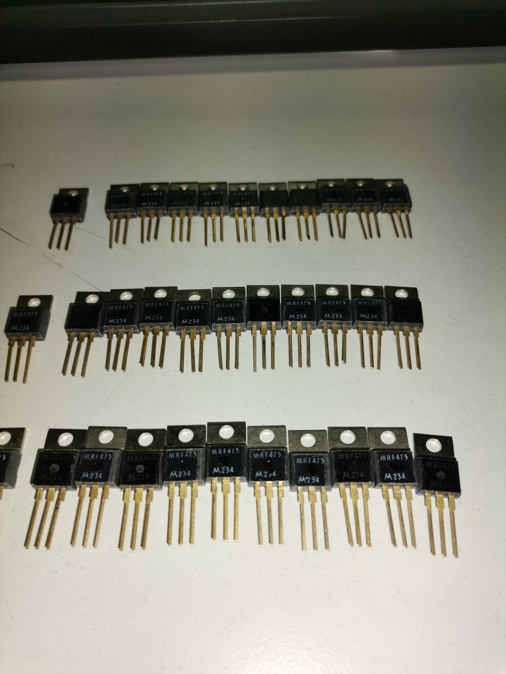 Motorola Componenti elettronici: Transistor HF MRF 475 – Nuovo e nell'imballaggio originale da Kleindöttingen venduto da Katze99 3