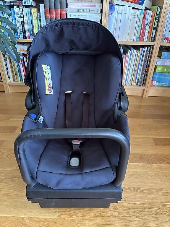 Auto-Kindersitze: Hauck Comfort Fix Babyschale + Isofix-Basis – Gebraucht aus Köniz von DrTii