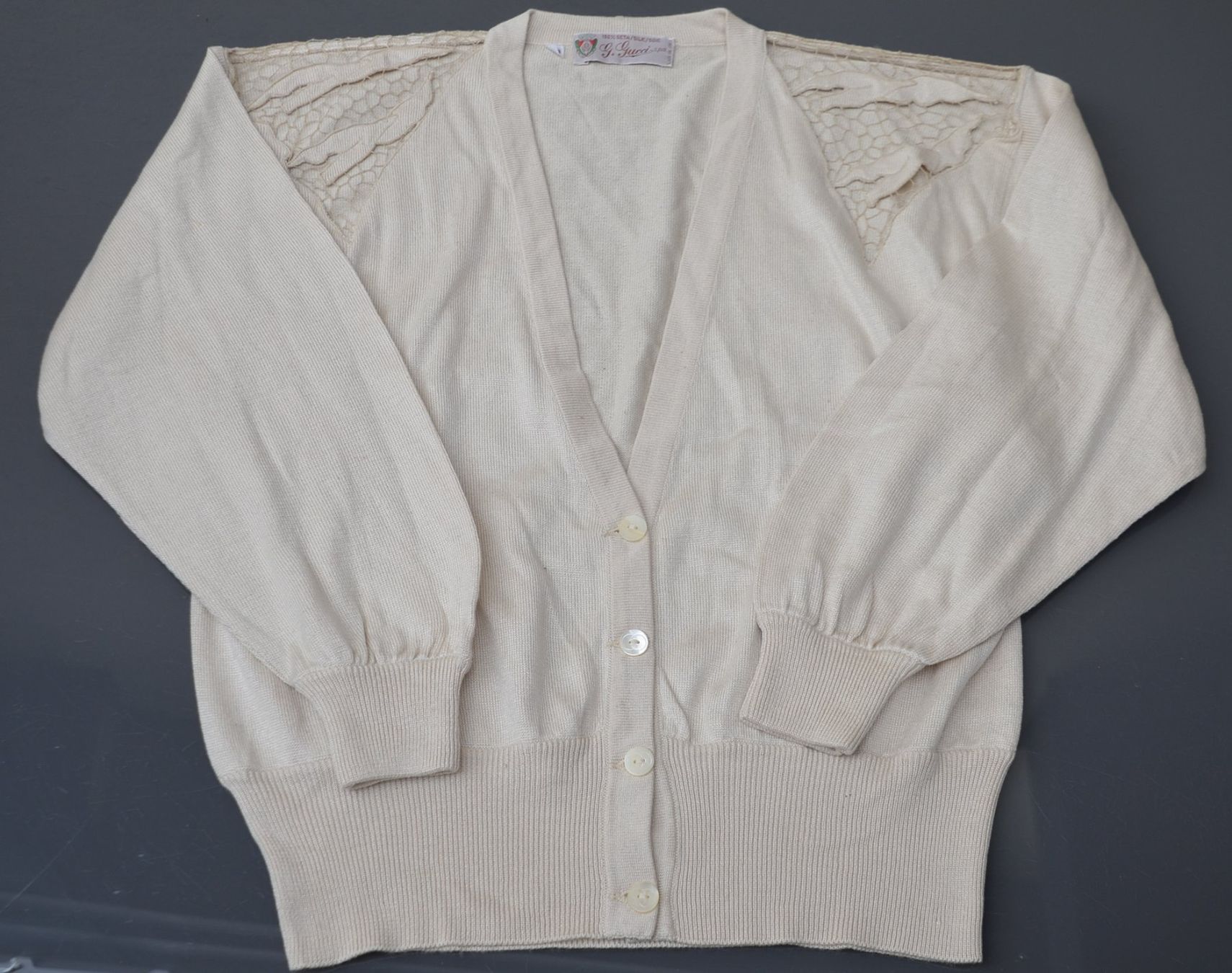 Gucci Maglioni & Felpe: Gucci Pullover /  cardigan .40 100% Seide / soie – Usato da Collonges venduto da Auganien