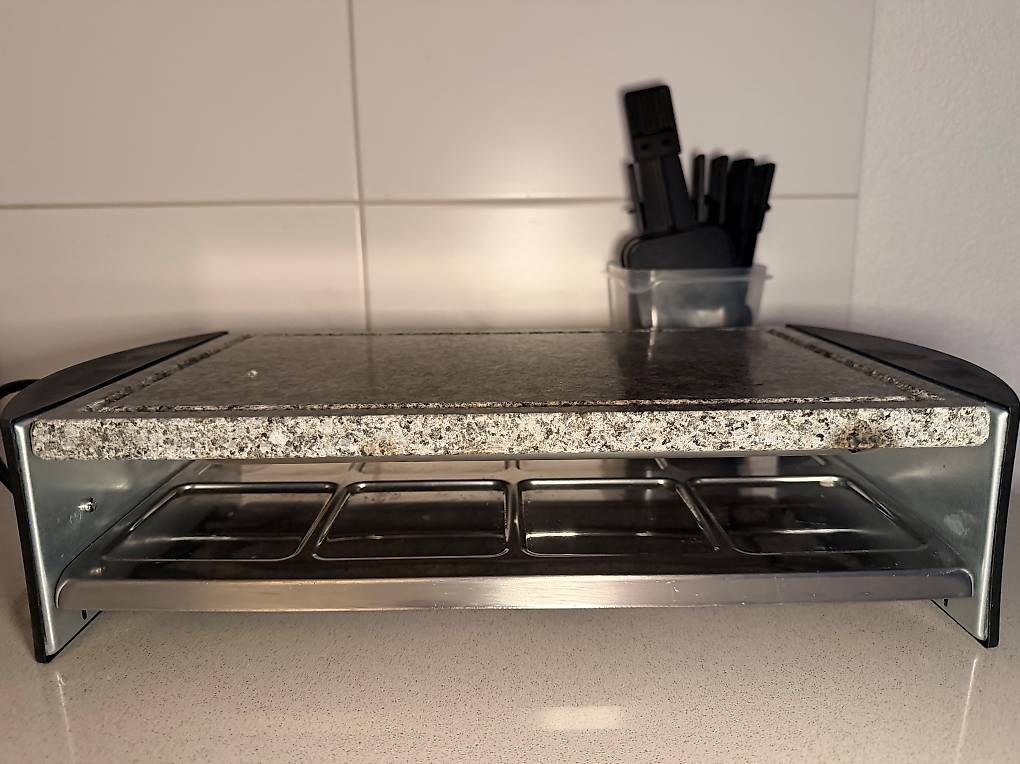 Elettrodomestici da cucina: Raclettegrill mit Natursteinplatte - inkl. Pfännchen&Schieb. – Usato da Winkel venduto da Sergiom 3
