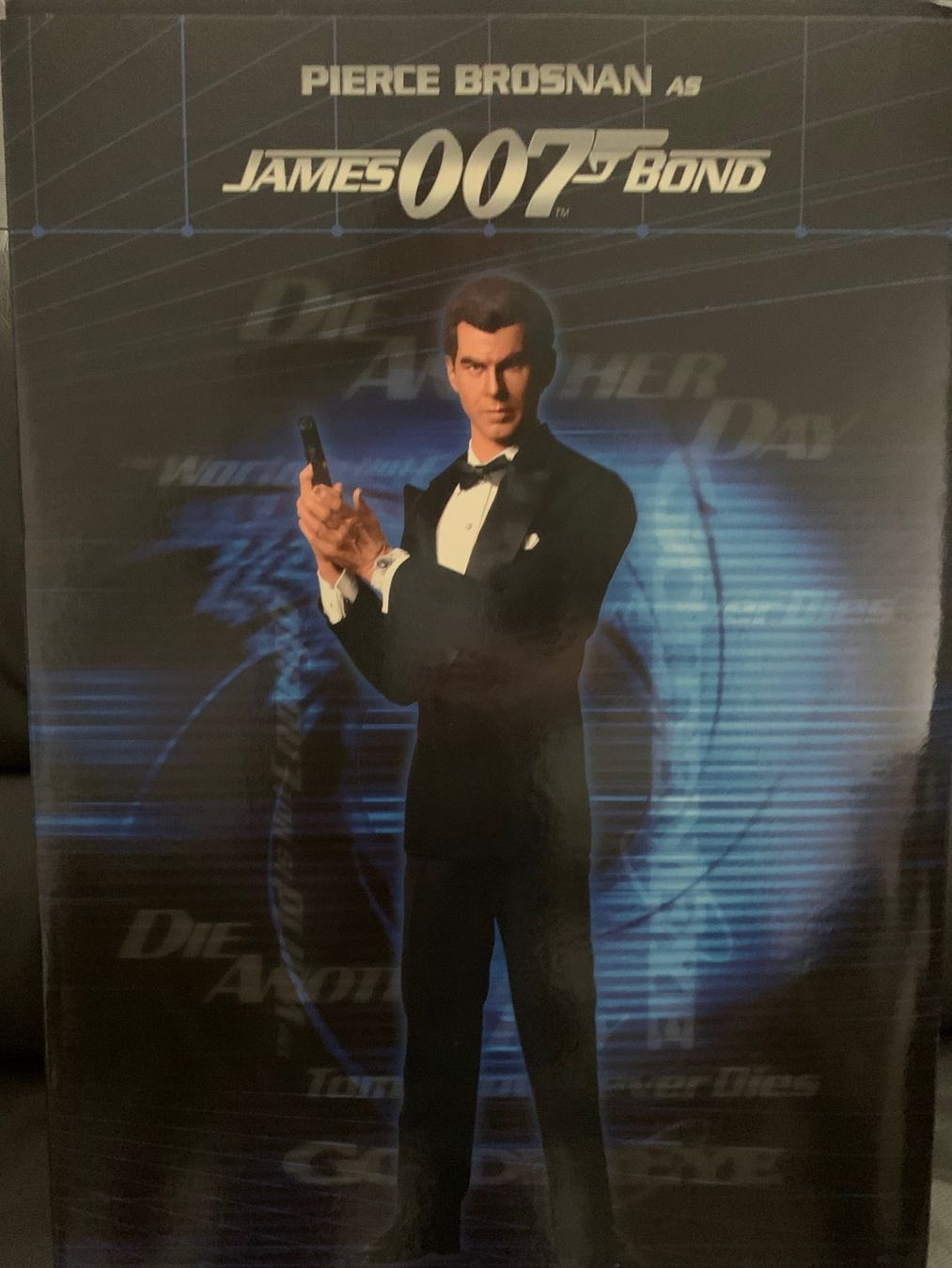 Statuette: Sideshow James Bond Pierce Brosnan Figurine 1:4 – Nuovo (secondo la descrizione) da Crissier venduto da Solidvibe