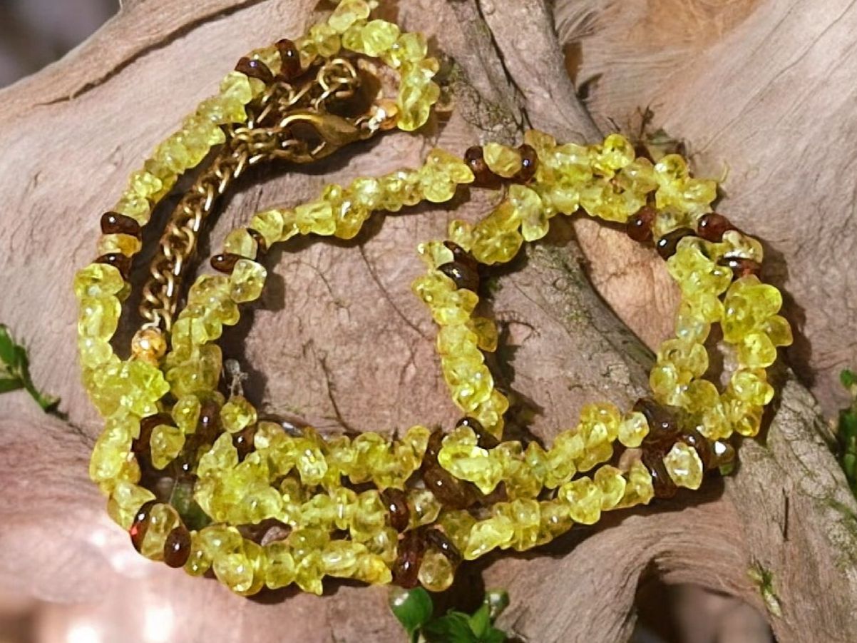 Catenine: Splitterkette handgeknöpft, Peridot & Granat – Nuovo e nell'imballaggio originale da Aarau venduto da Schmuckhoehle_MD 4